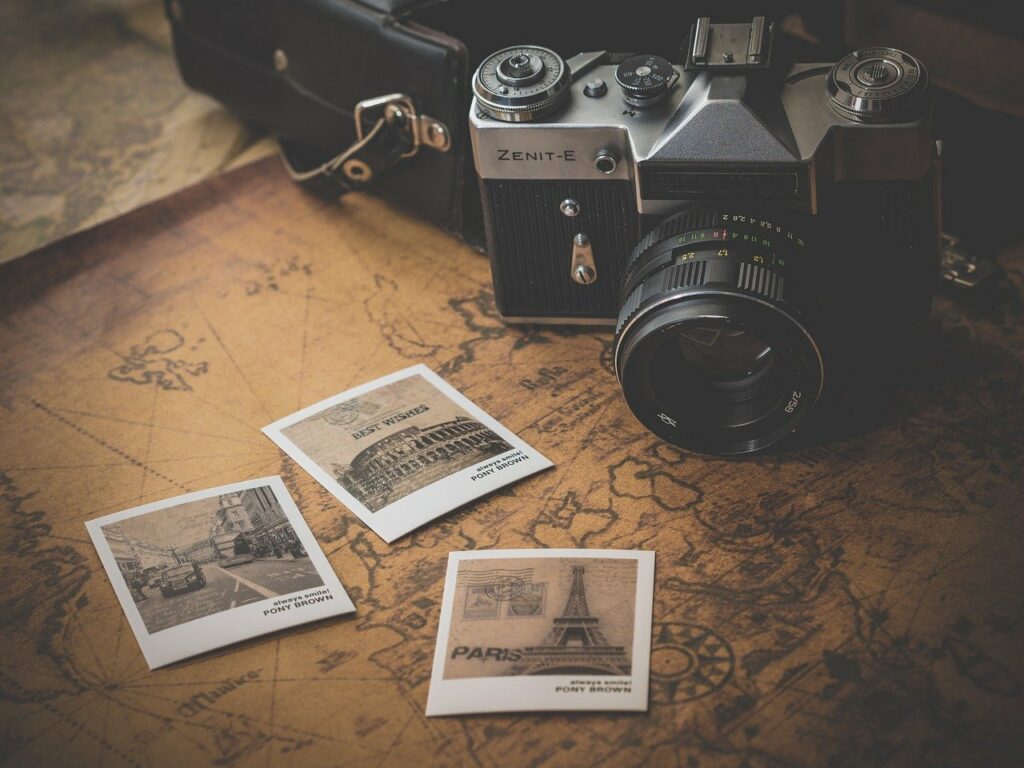 Camera Photographs Souvenir  - DariuszSankowski / Pixabay